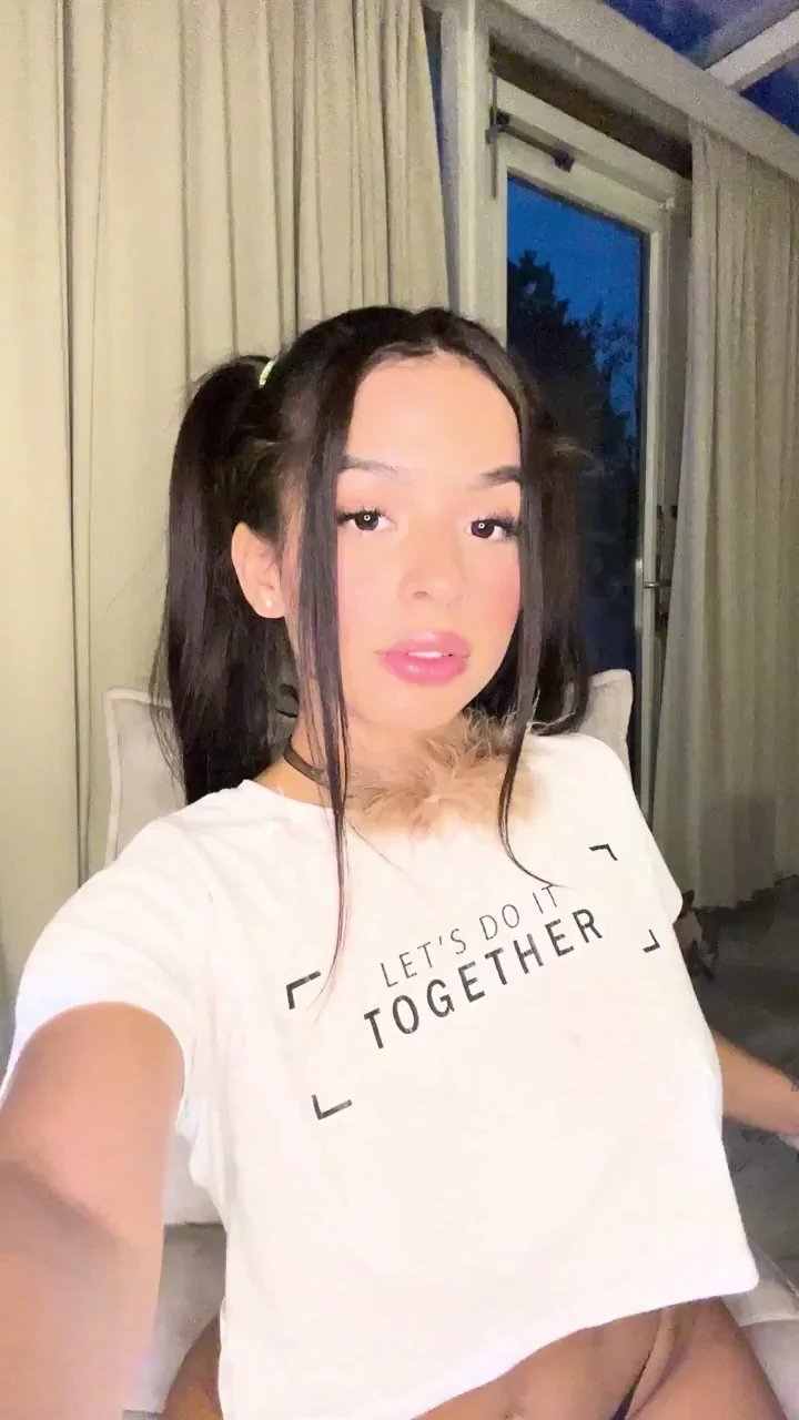 You know I'll always bring you a titty if you're thirsty. 😁†