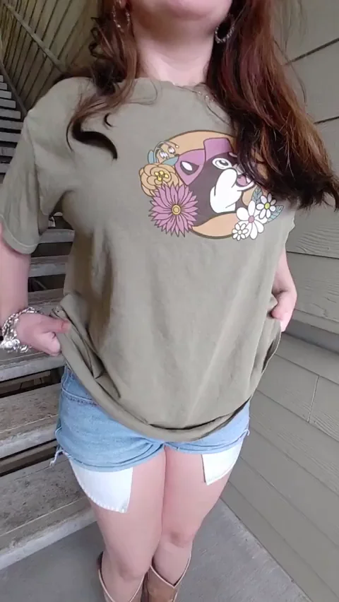 This beaver goes well with these tits!