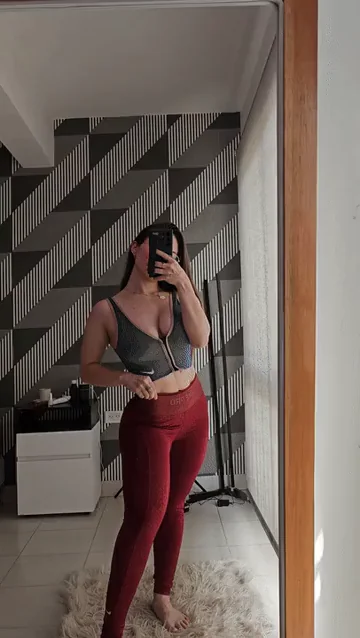 💦 Post-Gym Tease: Hidden DD Tits Pop Out! 🔥