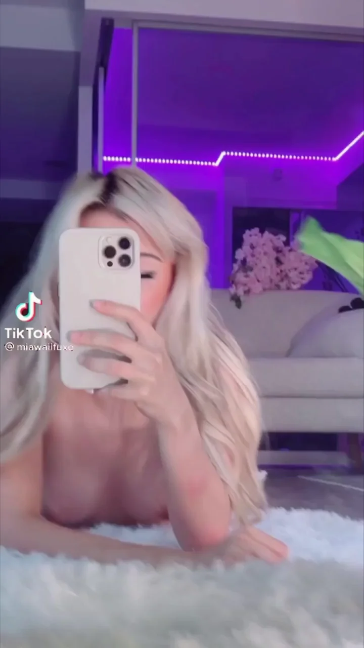 Blonde Bunny's Big-Tit TikTok Tease