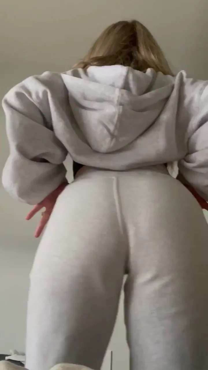 MILF's Thick Ass Tease: Craving a Pussy-Eating Stud