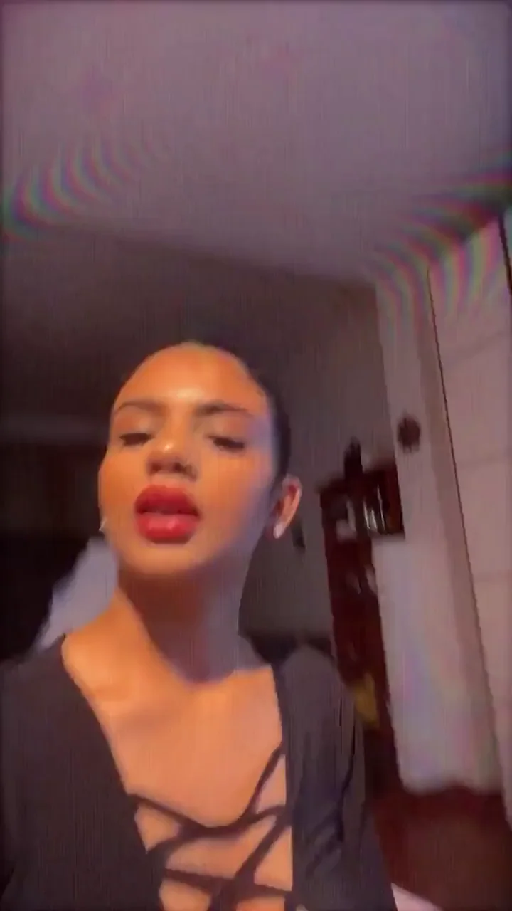 Hot teen tummy 🥵 [IMG]