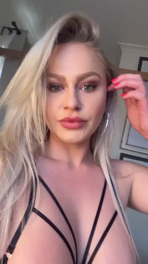 Finish on my face or titties?