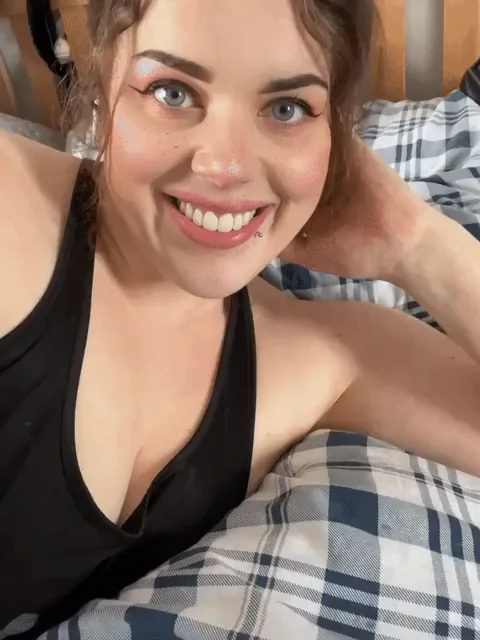 I love when you stare at my round ass