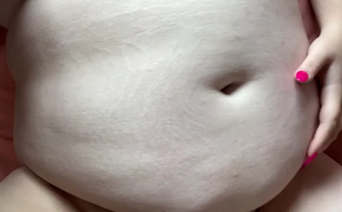 I love my belly jiggles ðŸ¥°