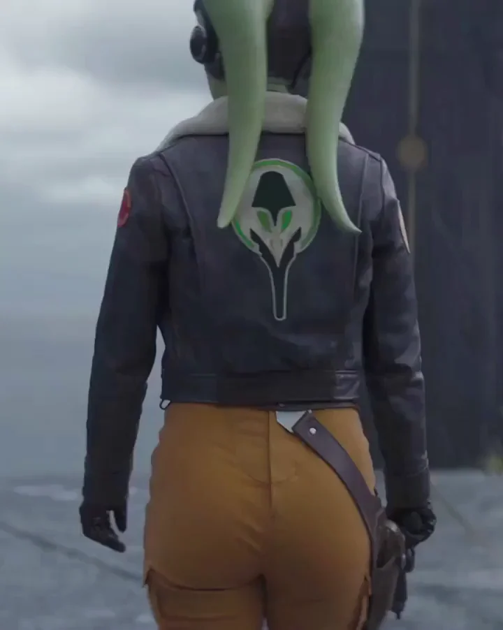 Mary Elizabeth Winstead's Juicy Bubble Butt in Tight Cargo Pants 🍑🔥