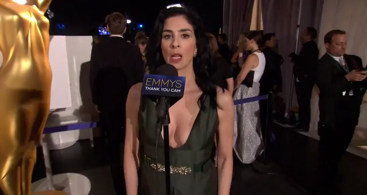 Sarah Silverman's Epic Cleavage Show at Oscars 💋🍒