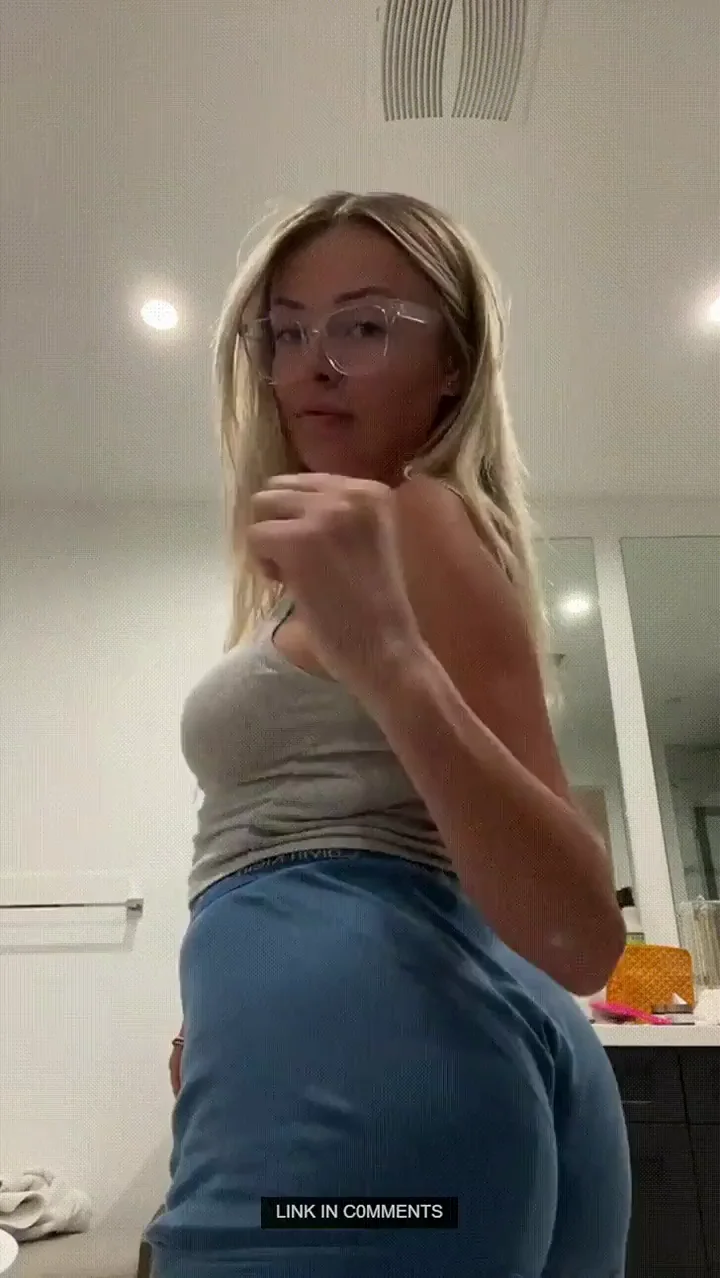 🔥 Blonde Babe Shaking That Juicy Ass Below 🍑💦