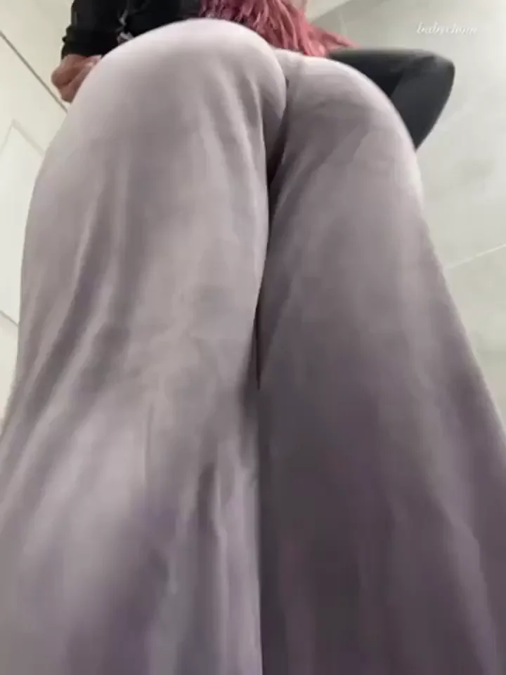 Petite Asian Cutie Teases Her Tiny Ass in Grey Sweatpants