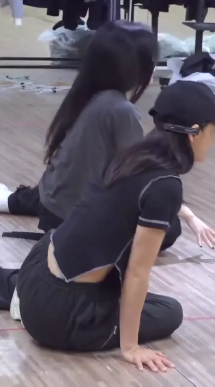 Kim Sejeong's Slutty Dance Tease in Tight Crop Top 🔥💦