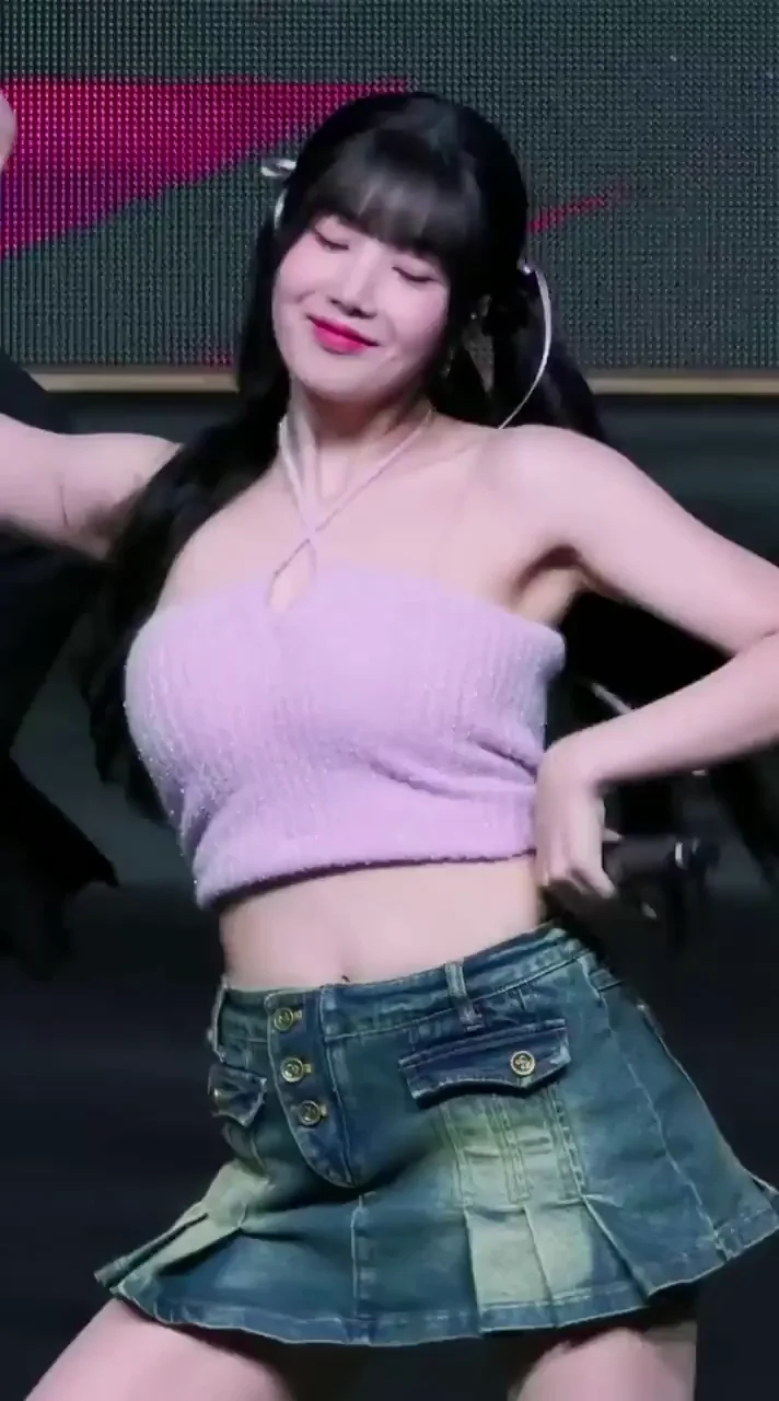 Kwon Eunbi's Slutty Stage Tease 💜🔥