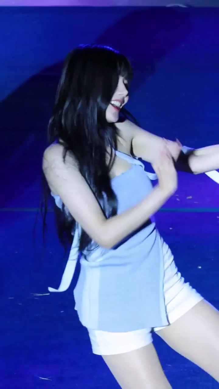 Kwon Eunbi's Slutty Kpop Stage Tease