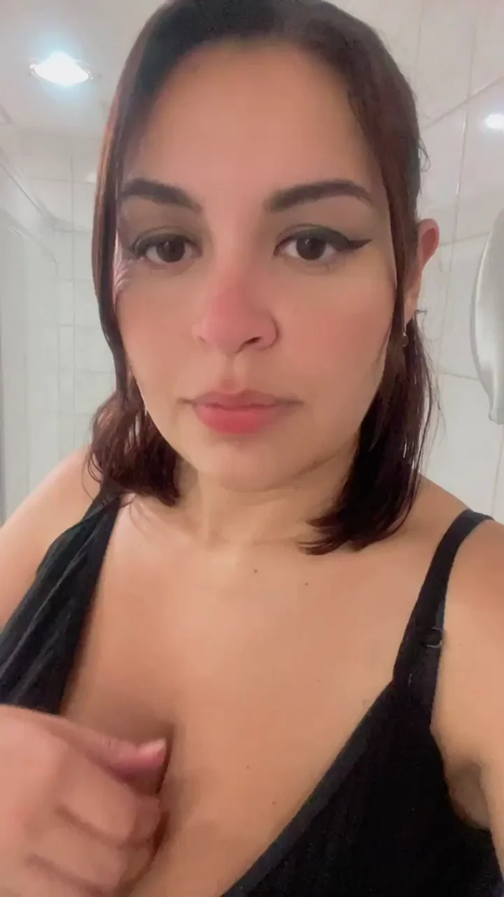 flashing my mommy milkers for you