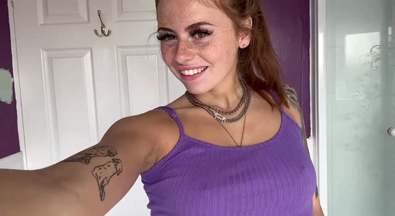 Daddy's Slutty Daughter Booty Begging for Lovin' 🍑💜