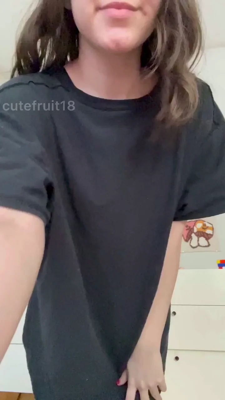 i have some booty meat under this shirt i want to show you ;)