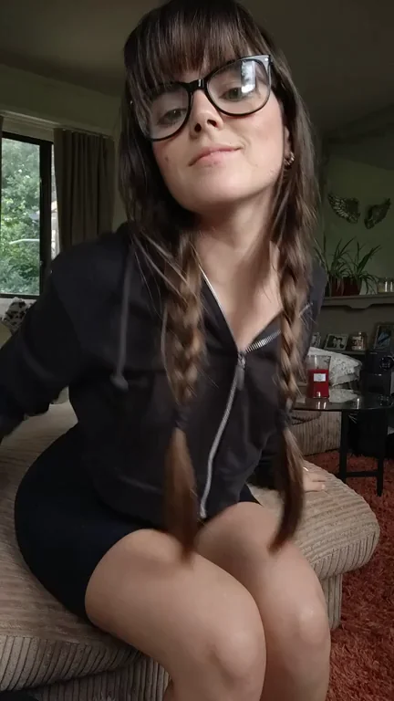 Too Cute Nerdy Slut Teasing Her Juicy Thighs 😍🔥