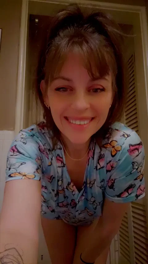 I'm 41 but I still love to (f)eel cute AND sexy. My first post here. Please make me feel special and I'll be back... a lot! I have the cutest outfits ever. :D