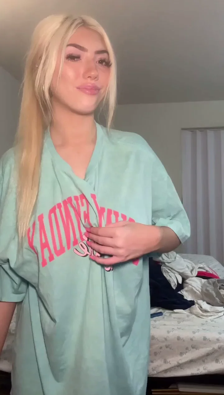 This teen gives a quick drop before heading to college (18f)