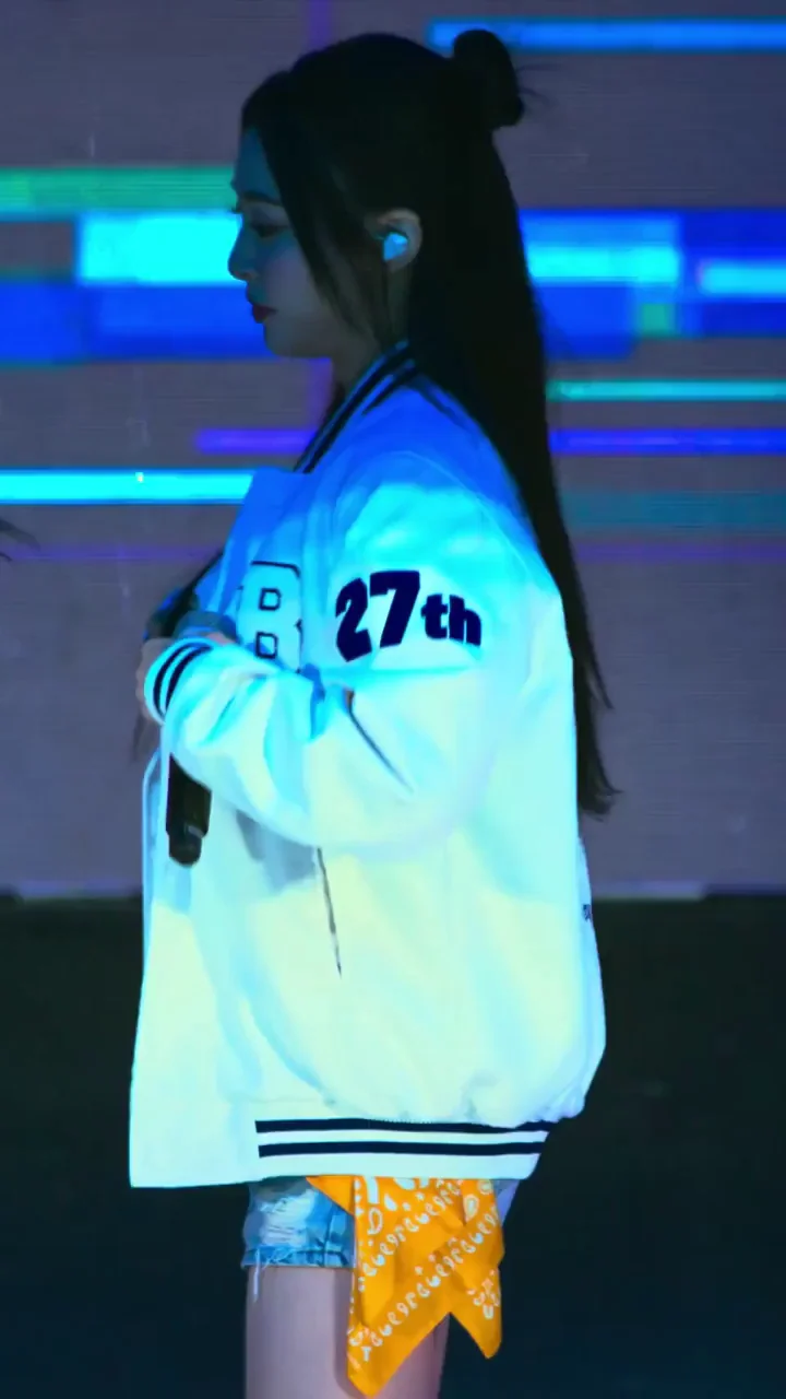 🔥 Zoa from Weeekly Teasing in Tiny Shorts & Bomber Jacket 💦 Kpop Fap Fuel