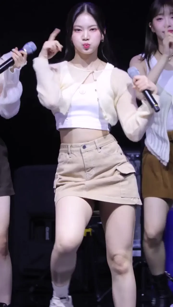 🔥 STAYC Isa Thicc Ass Tease & Dance Fap 💦