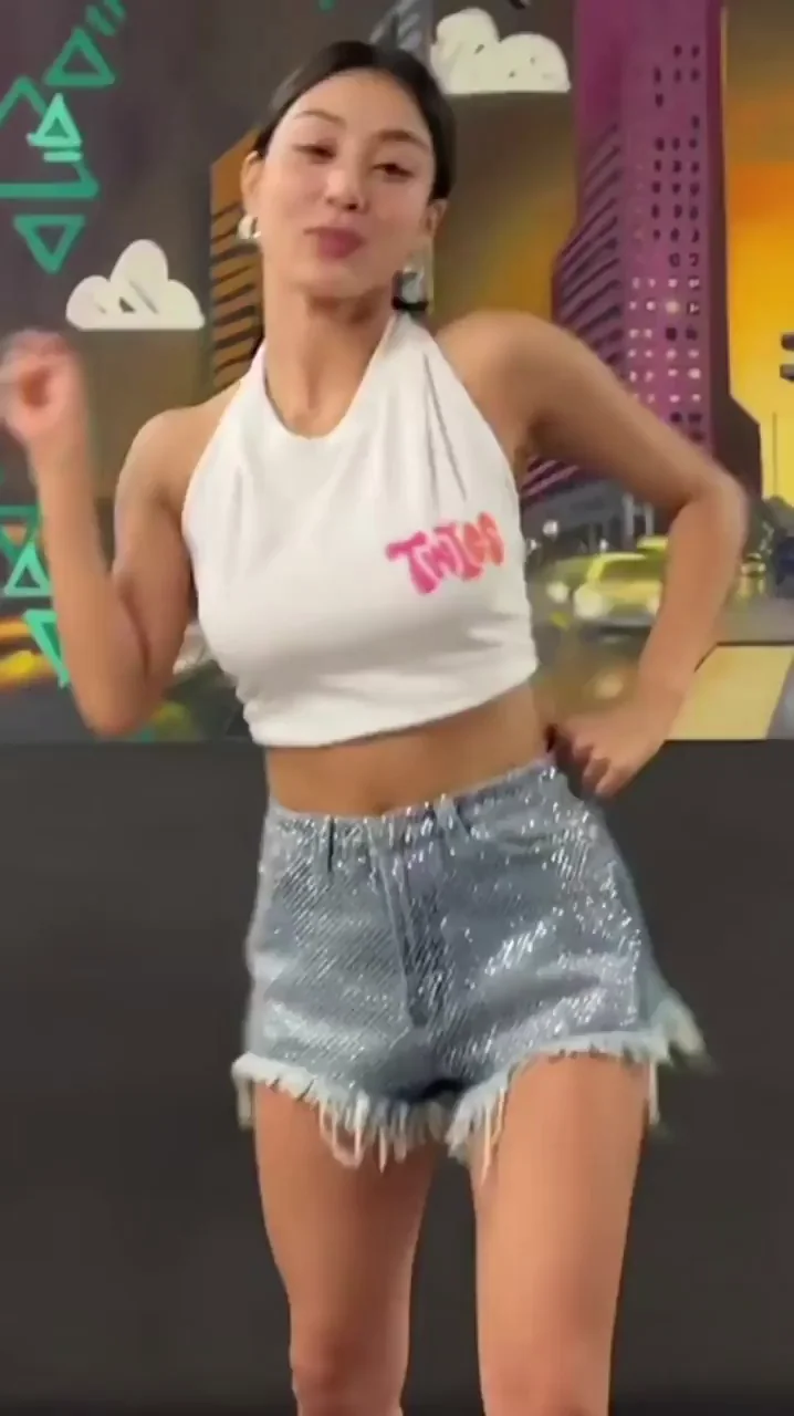 🔥 Jihyo from TWICE Teasing in Tiny White Crop Top & Glitter Shorts 💦