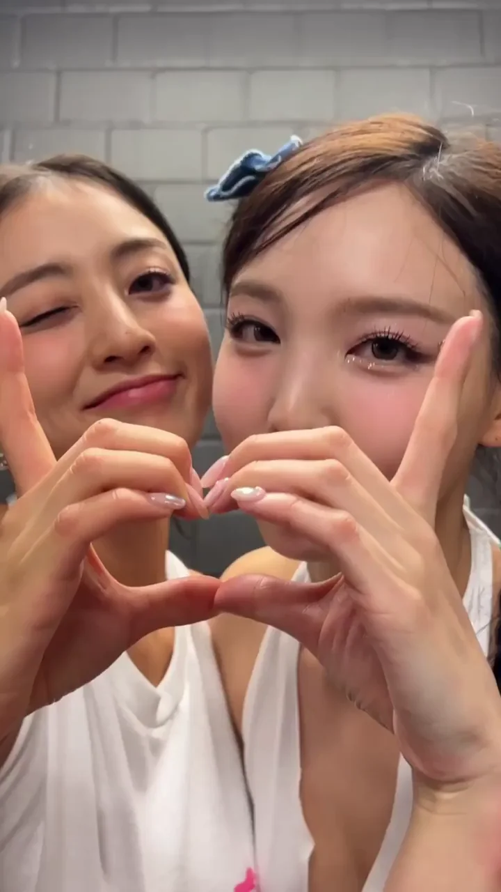 Twice - Nayeon & Jihyo