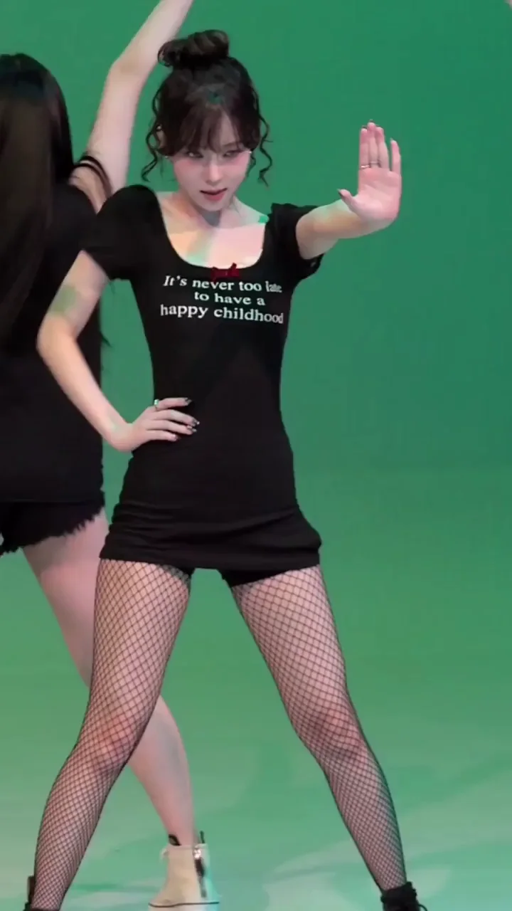 🔥 Aespa Winter's Slutty Dance Tease in Fishnets 😈