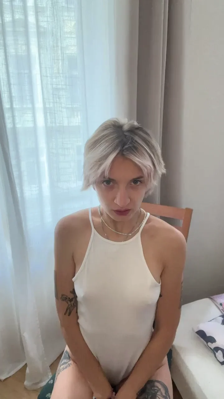 Im just a art girl who shows off her boobs