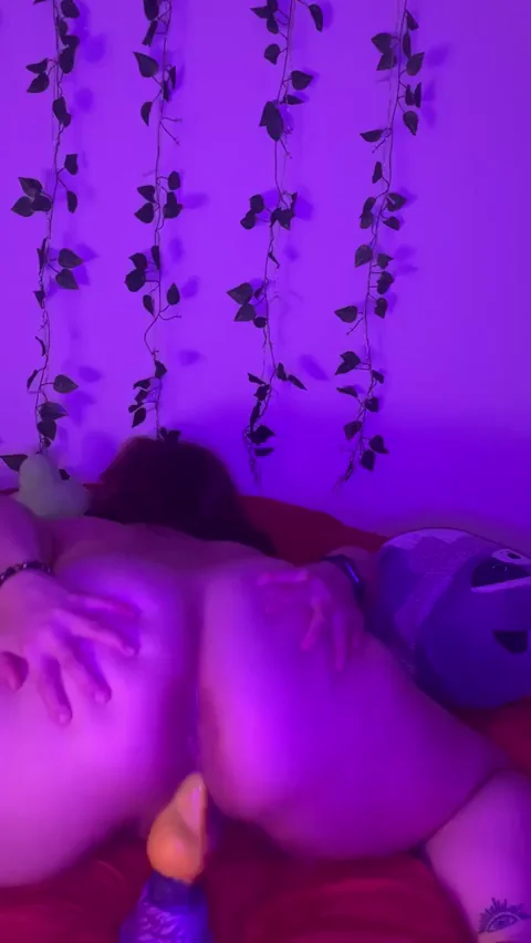 Razor Dragon Dildo Fills My Slutty Ass Up 💜🍆❤️