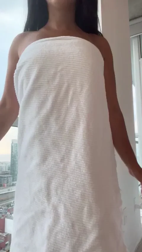 Oops.. my towel fell 😁³
