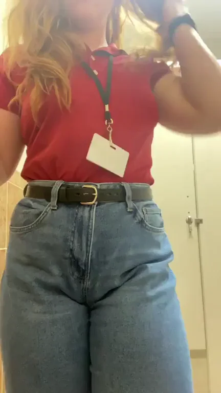 Workslut Begs to Sneak Off for Naughty Fuck Break