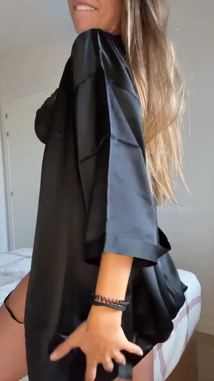 French Petite Twerk Queen: Once You Go French, That Ass Owns You!