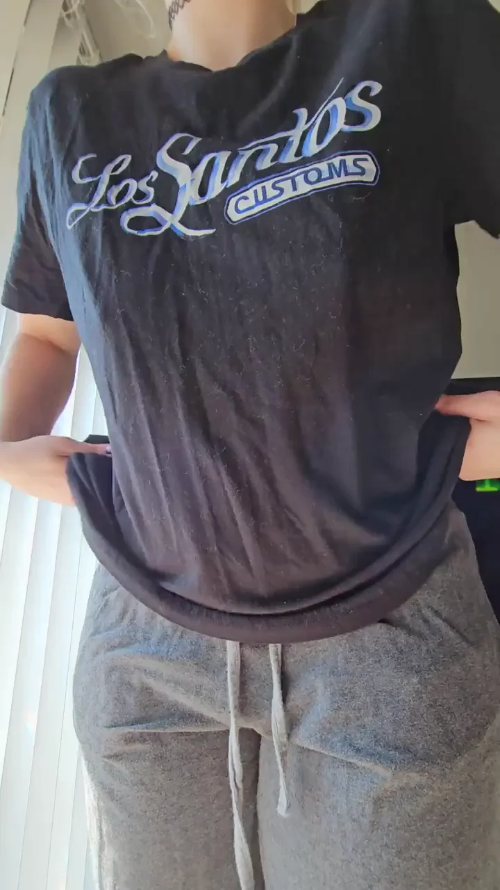 I lost 20lbs! Now my boobs look pretty big on my 5'1 frame 😁Ž