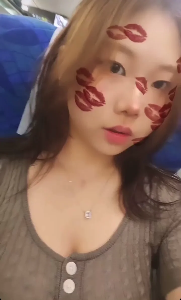 DL185: Busty Asian Teen's Lipstick Kiss Selfie Tease 😘🍒