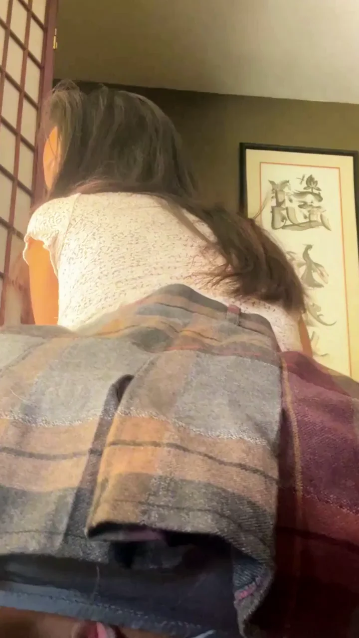 I wanna sit in someone's face and feel a tongue in my asshole