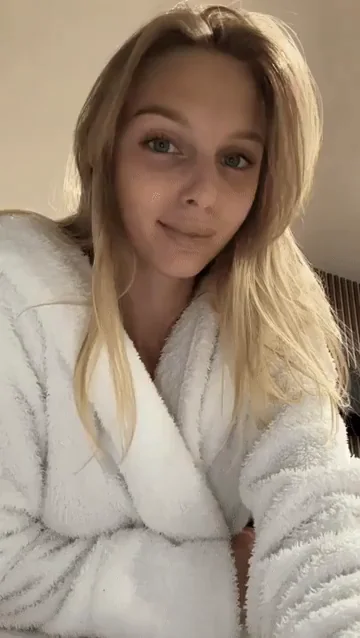 Blonde Teen Bombshell Drops the Robe & Flaunts Perky Tits Freedom