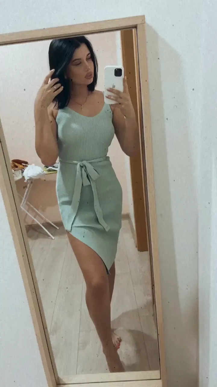 This kind of tight dress is to my liking and comfortable