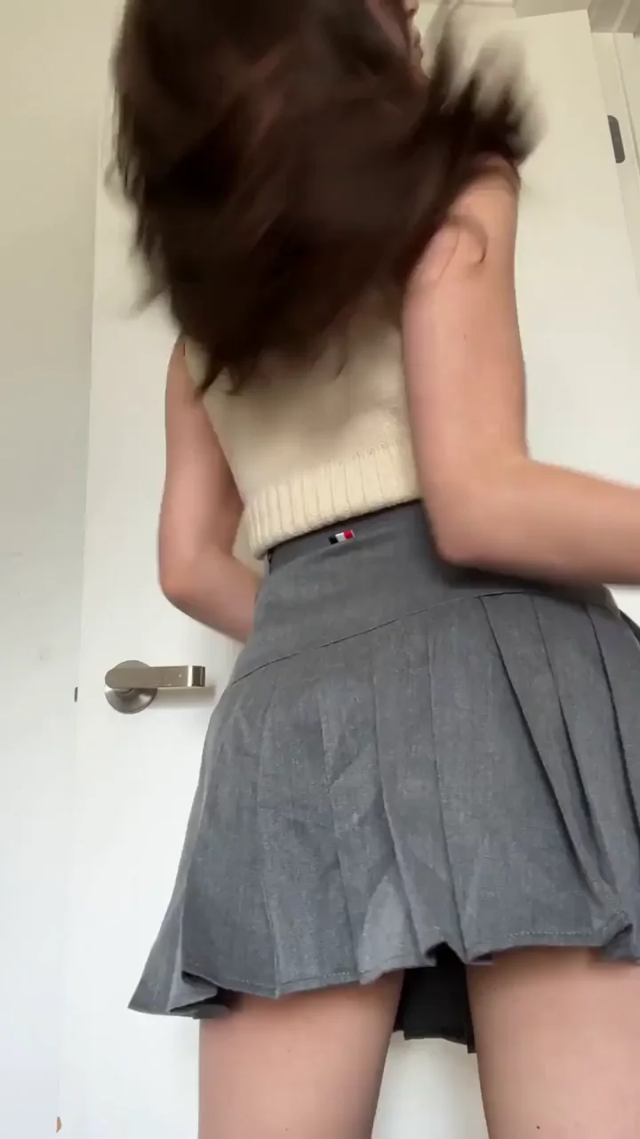 What's the first word that comes to your mind when you see me shaking booty like this