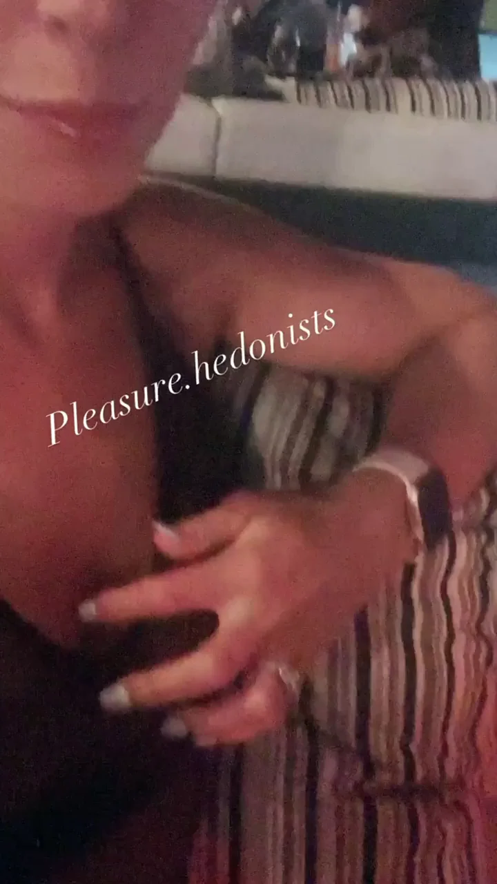 Flashing at the restaurant