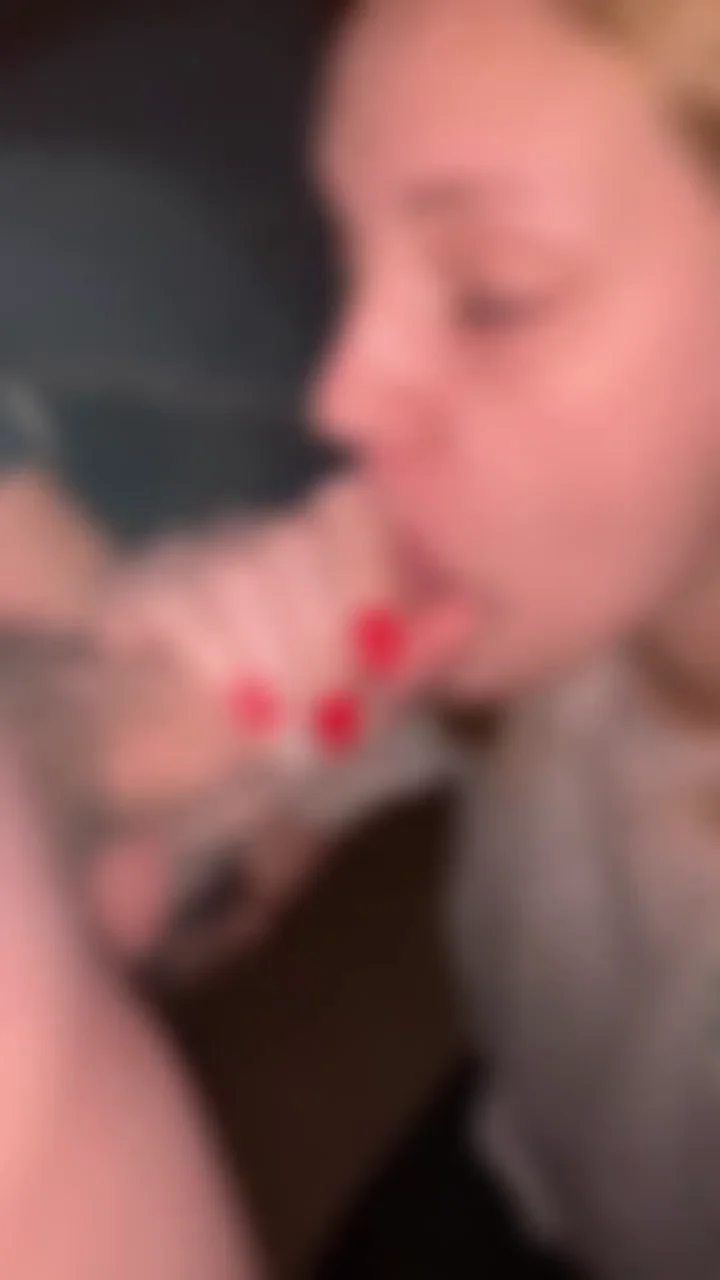 Blondes love to suck dick