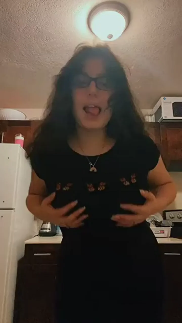 Amateur Slut Practices Her Twerk 🍑🔥 What’s Your Rating?