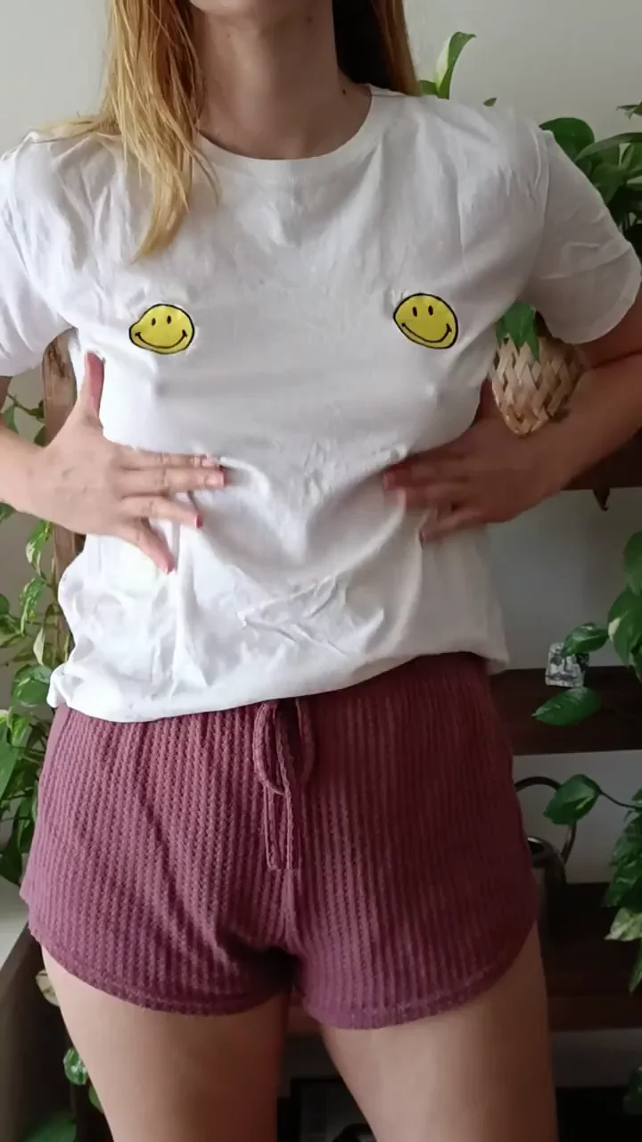 Blonde Babe Drops Her Smiley Titties in Epic Reveal!