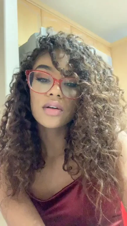 🔥 Scandalous Scarlet's Ebony Tit Tease Strip 💋