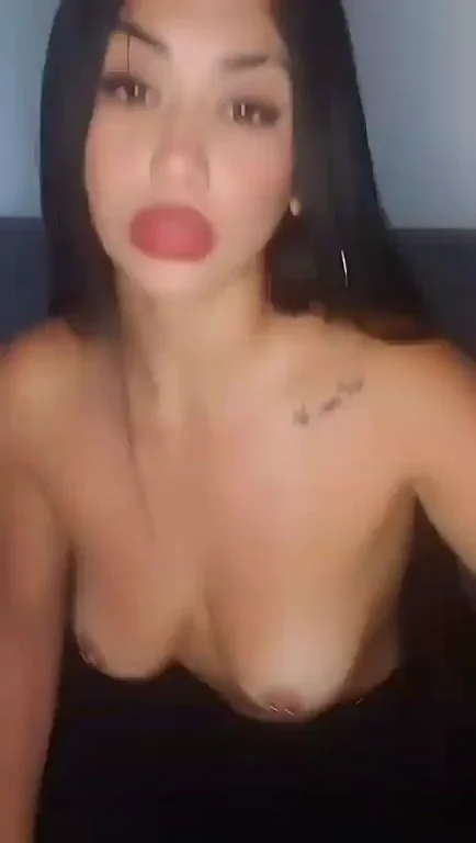 Horny Cam Slut Begs for Cock 😩💦