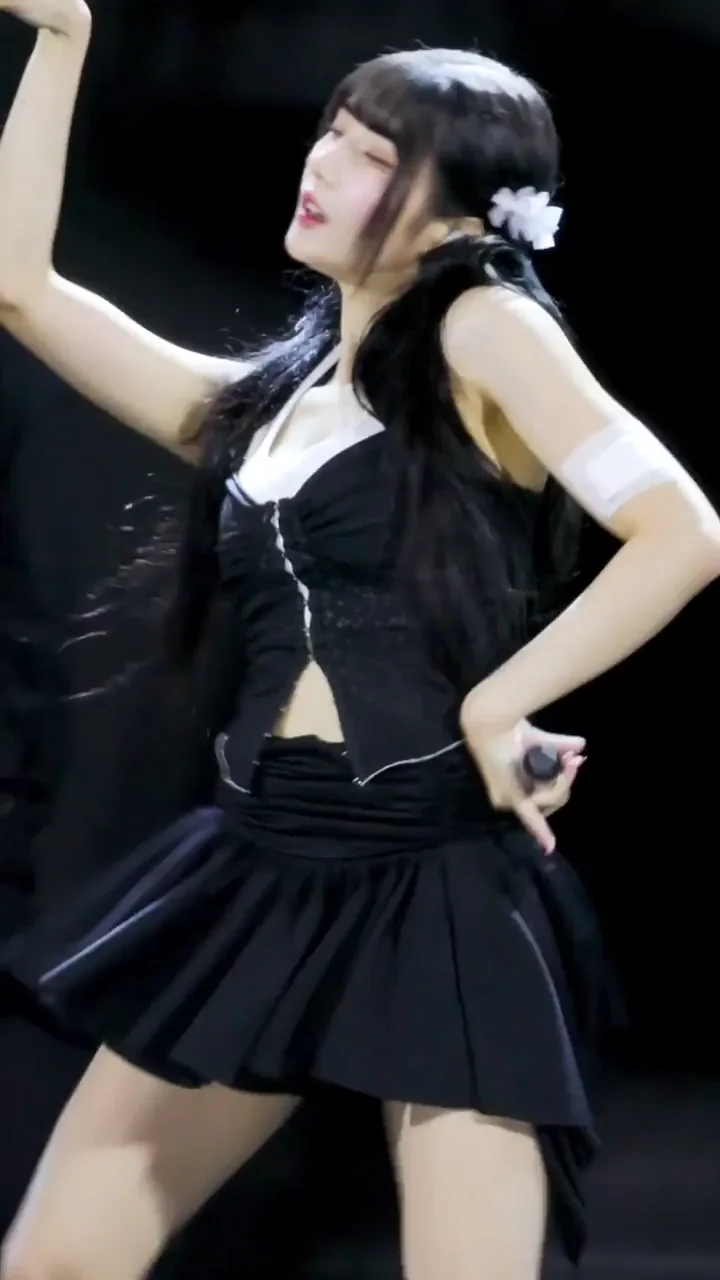 🔥 Kwon Eunbi's Slutty Black Corset Dance Tease 💋