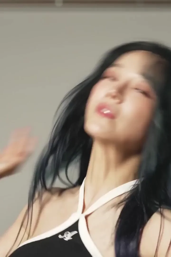 🔥 Kim Sejeong's Slutty Kpop Dance Tease 😍💦