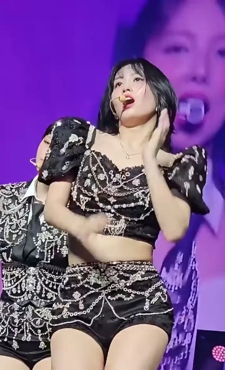 TWICE - Momo & Mina