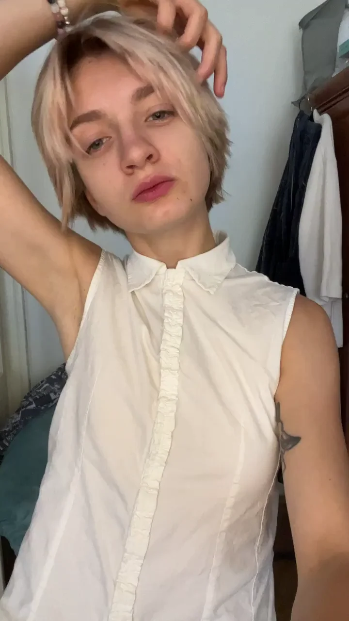 Me a art girl loves her small boobs