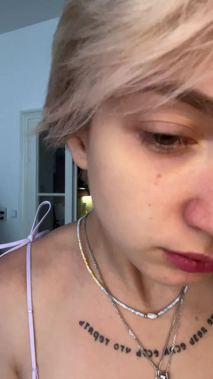 Tiny boobs needs to be shown off