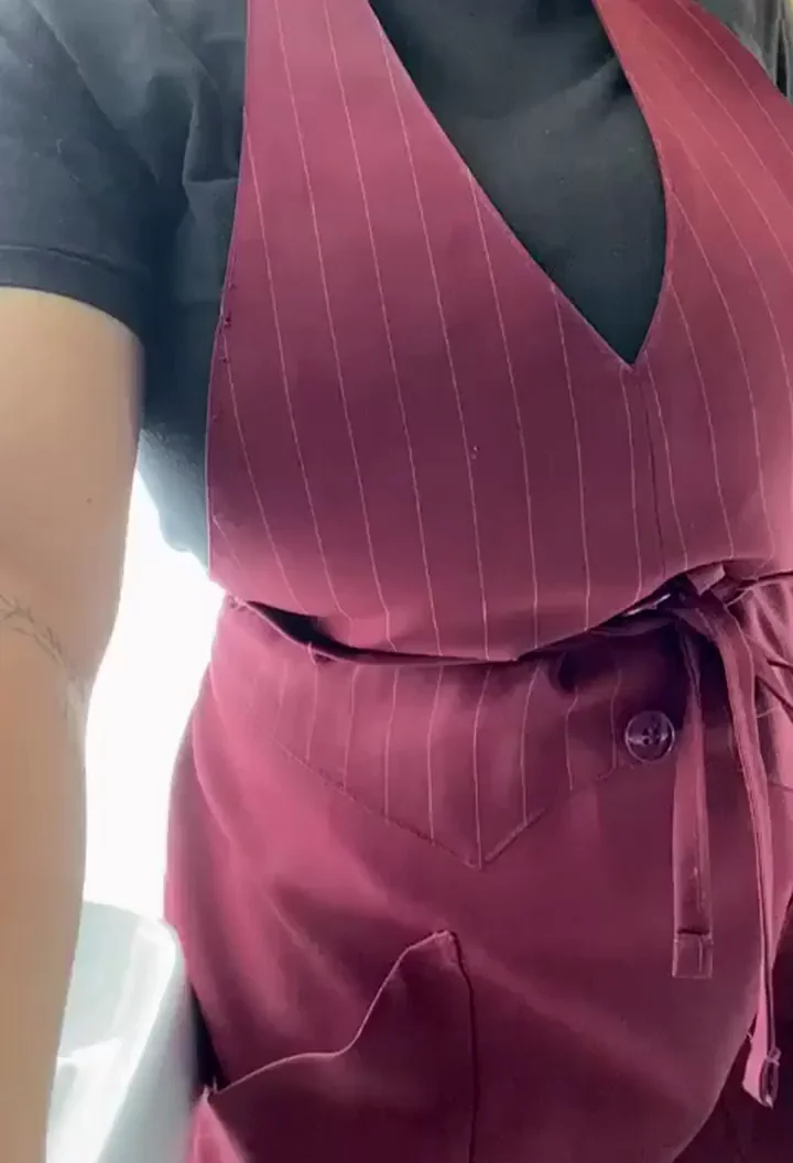Drunk Babe Teases in Sexy Apron: Show Off That Juicy Ass? 🍑😈